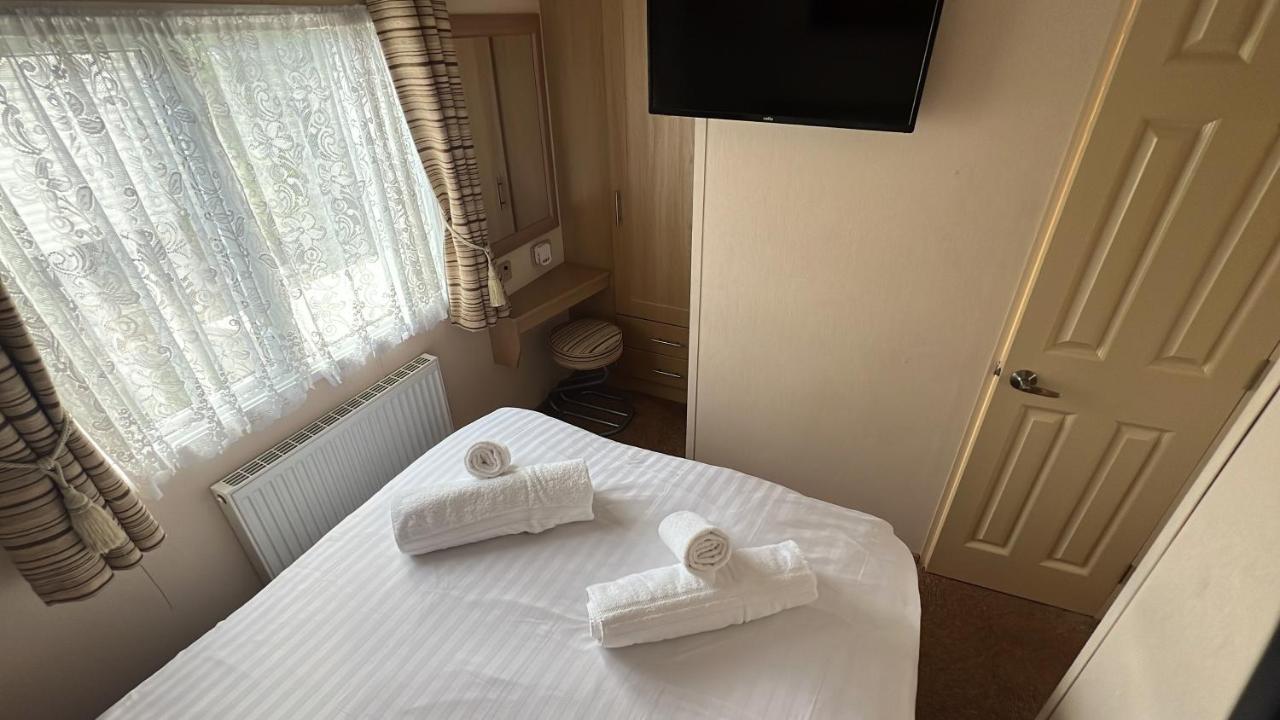 3 Bedroom, 6 Berth, Dog Friendly, Belton with Browston